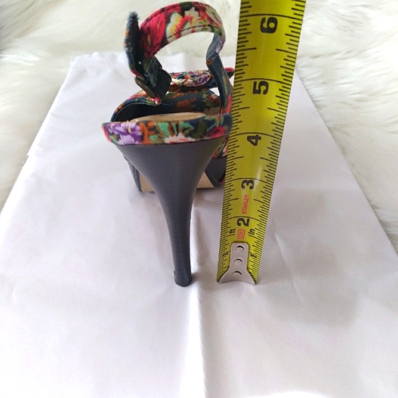 Madden Girl Women's Hizzie Blue Floral Peep Toe Slingback Heels Sz 8M - Picture 10 of 12